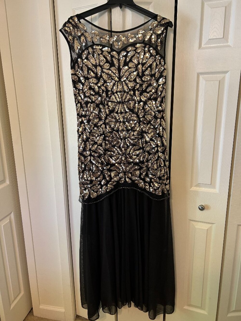 Black with gold sequin sleeveless gown sz XXL
